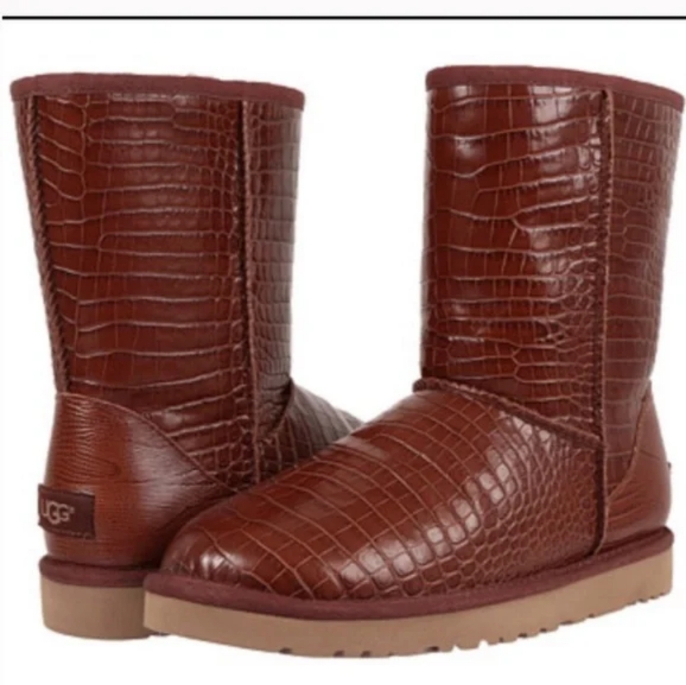 UGG Women's 5 Classic Short Crocodile Embossed Red/Brown Leather Boots - Picture 16 of 16